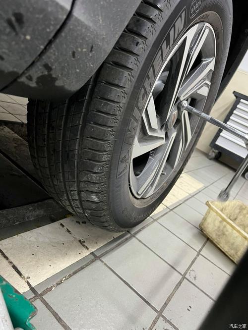 管家婆期期四肖四碼中特管家和3車12胎被扎胎釘與車胎被釘子扎了多少錢